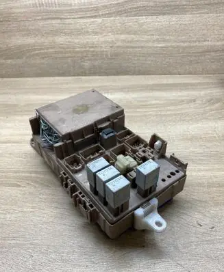 Toyota Corolla E120 E130 Fuse module 8264102040