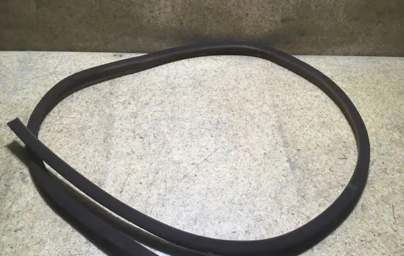 Mercedes-Benz E W124 Front door rubber seal 