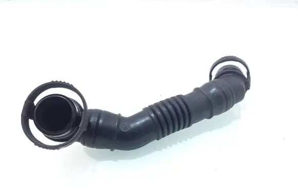 Volkswagen PASSAT B6 Breather hose/pipe 03G103493D