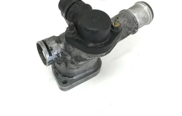 Volkswagen Golf IV Engine coolant pipe/hose 038121133A