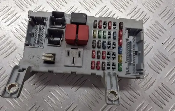 Fiat Albea Fuse box cover 46765989