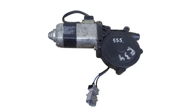BMW 5 E34 Front door window regulator motor 0130821193
