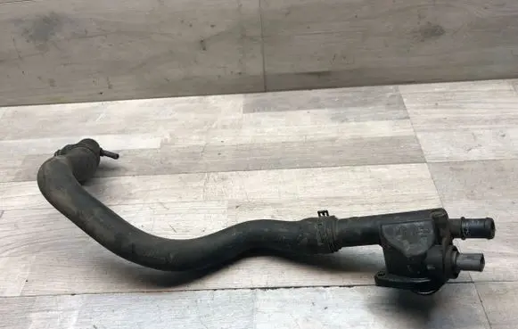 Volkswagen PASSAT B6 Engine coolant pipe/hose 03G121132