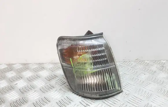 Mitsubishi Pajero Front indicator light