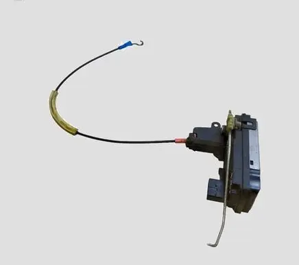 Opel Zafira B Rear door lock 13210739