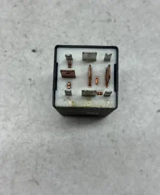 Volkswagen PASSAT B3 Other relay 61233003