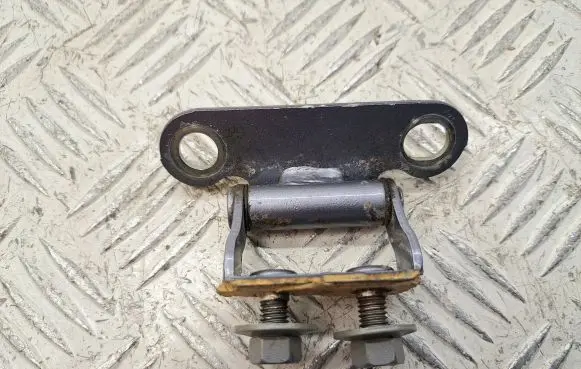 Toyota Verso Tailgate/trunk/boot hinge 6881005010