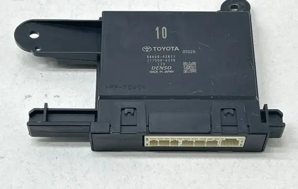 Toyota RAV 4 (XA50) Air conditioner control unit module 8865042811 05D26