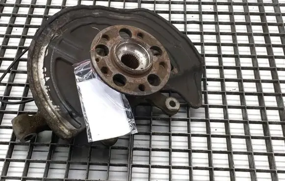 Mercedes-Benz A W176 Front wheel hub spindle knuckle 