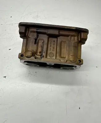 BMW 5 F10 F11 Other cylinder head part 2440059 7605104