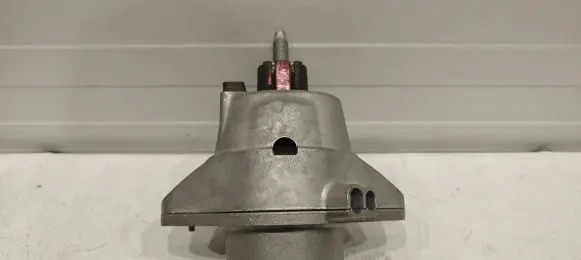 Chevrolet Camaro Engine mount bracket 23340392