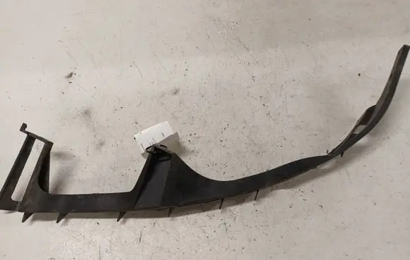 Mazda 6 Headlight/headlamp mounting bracket