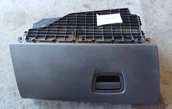 BMW 5 F10 F11 Glove box 9205976 3981406 DY70784