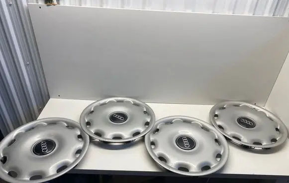 Audi A8 S8 D2 4D R16 wheel hub/cap/trim 4D0601147
