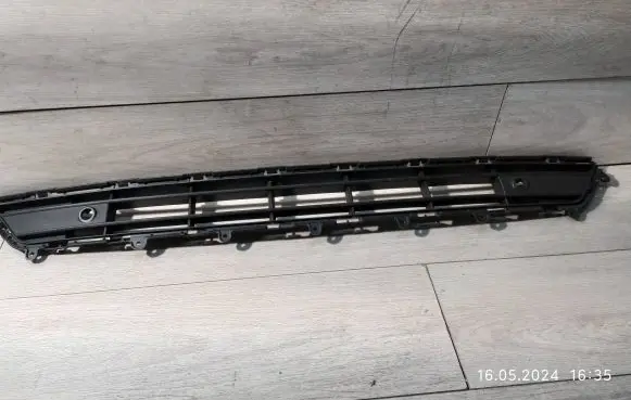 Volvo XC40 Front bumper lower grill 31449342