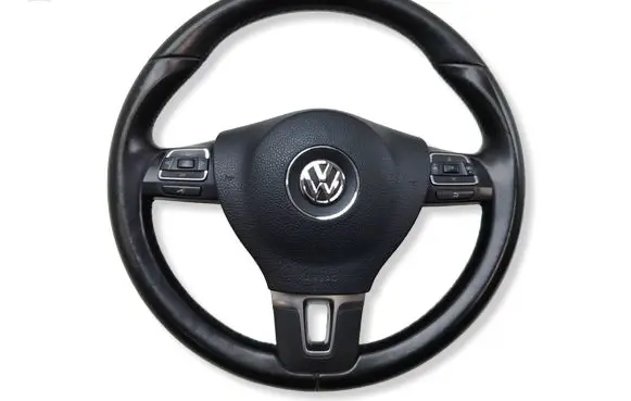 Volkswagen PASSAT B7 Steering wheel 3063333