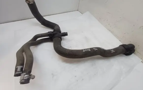 Engine coolant pipe/hose