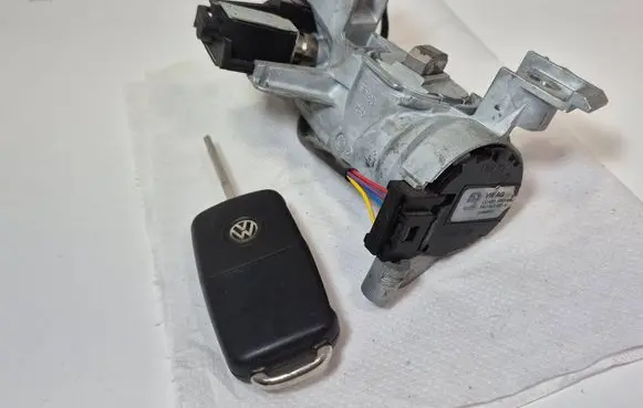 Volkswagen Caddy Ignition lock 1K0905851B 1K0905865A 1K0953527C