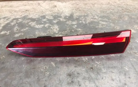 Tailgate rear/tail lights