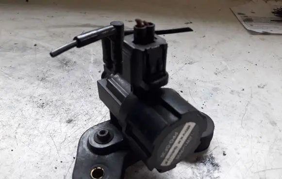 Rover 620 Vacuum valve WAW100050