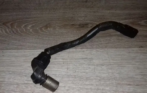 Volvo V70 Camshaft position sensor 0296001211 30713485
