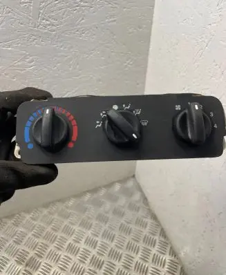 Ford Mondeo MK II Climate control unit 93bw18d