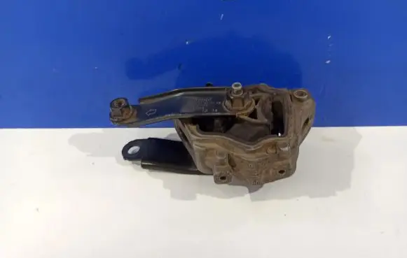 Volvo S60 Engine mount bracket 31277313 30748173