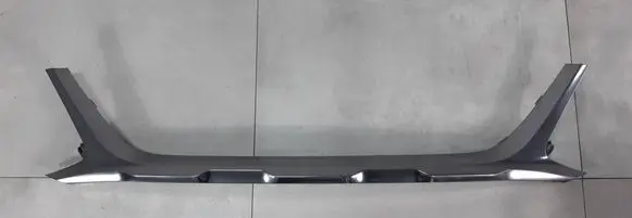 Front bumper lip