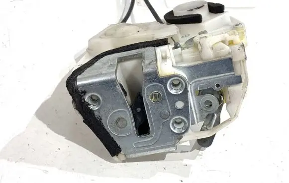 Suzuki SX4 Rear door lock 