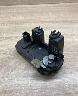 Opel Signum Rear door lock 13210761