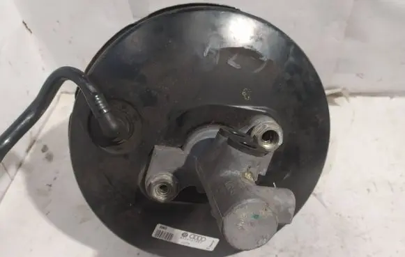Audi A6 S6 C5 4B Brake booster 8D2612105A