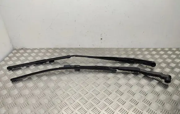 Mazda 3 Front wiper blade arm