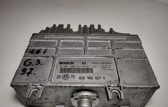 Volkswagen Golf III Engine control unit/module 030906027 0261203613