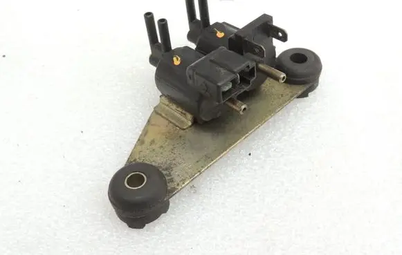 Mitsubishi Pajero Sport I Valve vacuum K5T80280 K5T47173