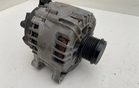 Volvo V40 Generator/alternator 30659390 113002998