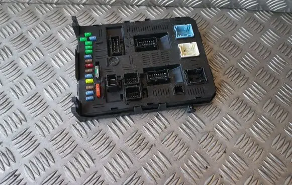 Peugeot 307 Fuse module 9660105980