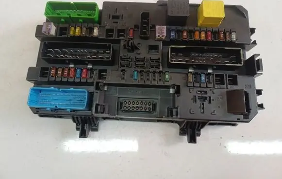 Opel Astra H Fuse box set 13145017