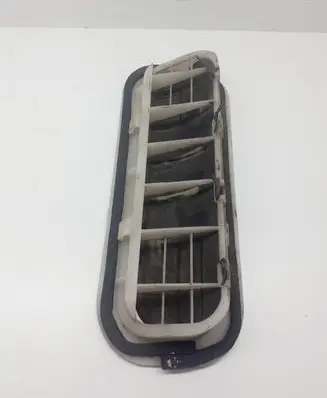 Quarter panel pressure vent