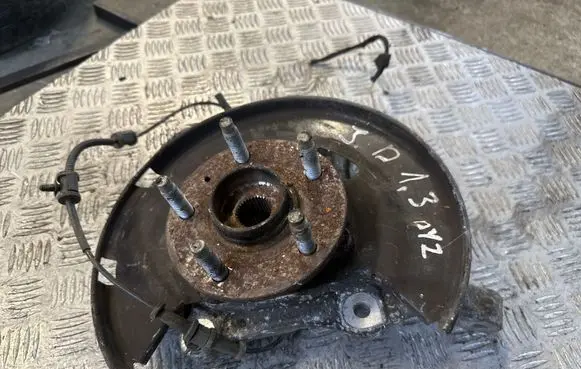 Opel Astra J Front wheel hub