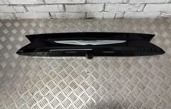 Chrysler Pacifica Number plate light 5UT85AXRAF