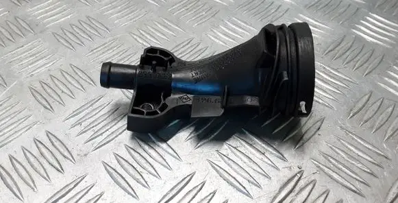 Nissan Qashqai Oil fill pipe 8201002393