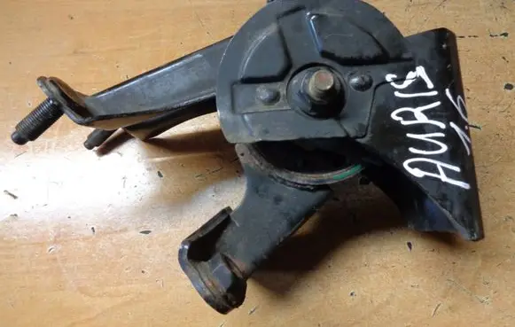 Engine mount bracket