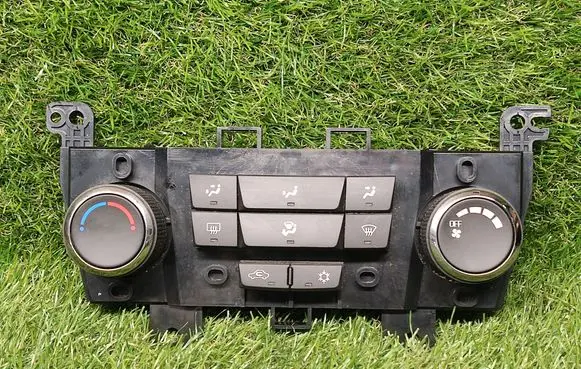 Chevrolet Orlando Climate control unit 3870548 10313311