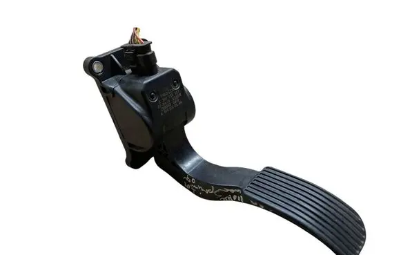 Mercedes-Benz Sprinter W906 Accelerator throttle pedal A9063000404 0280755023
