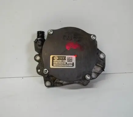Audi A4 S4 B7 8E 8H Vacuum pump 03L145100B