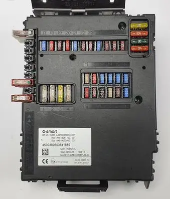 Smart ForTwo II Fuse box set A4519061000