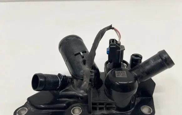 Renault Captur II Thermostat/thermostat housing 110610362R