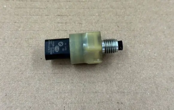 BMW 3 F30 F35 F31 Oil level sensor 8613333 PA66GF35