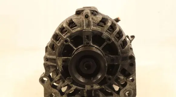 Volkswagen Polo V 6R Generator/alternator 03D903025J