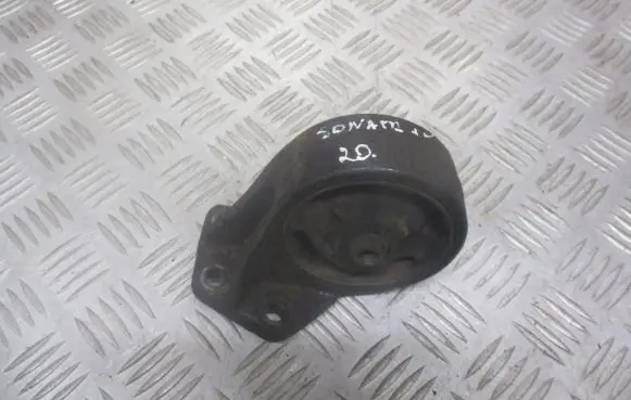 Hyundai Sonata Engine mounting bracket